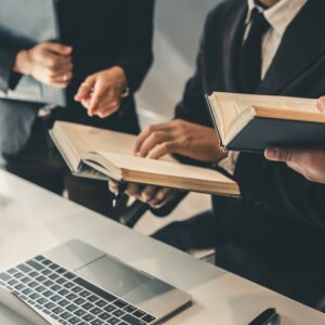 los-mejores-abogados-penalistas-trabajando.jpg